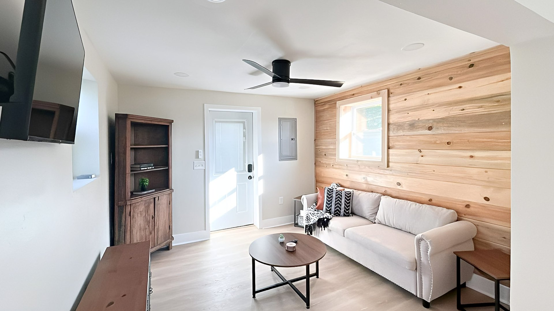 Downtown Duplex — Unit B (Upstairs)