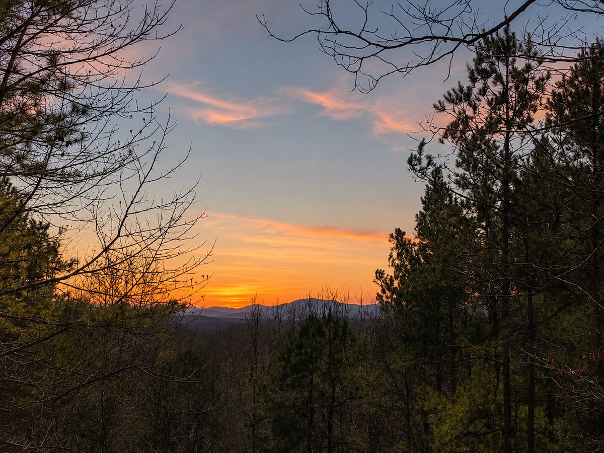 The Meadowlark Chalet (Pet Friendly)